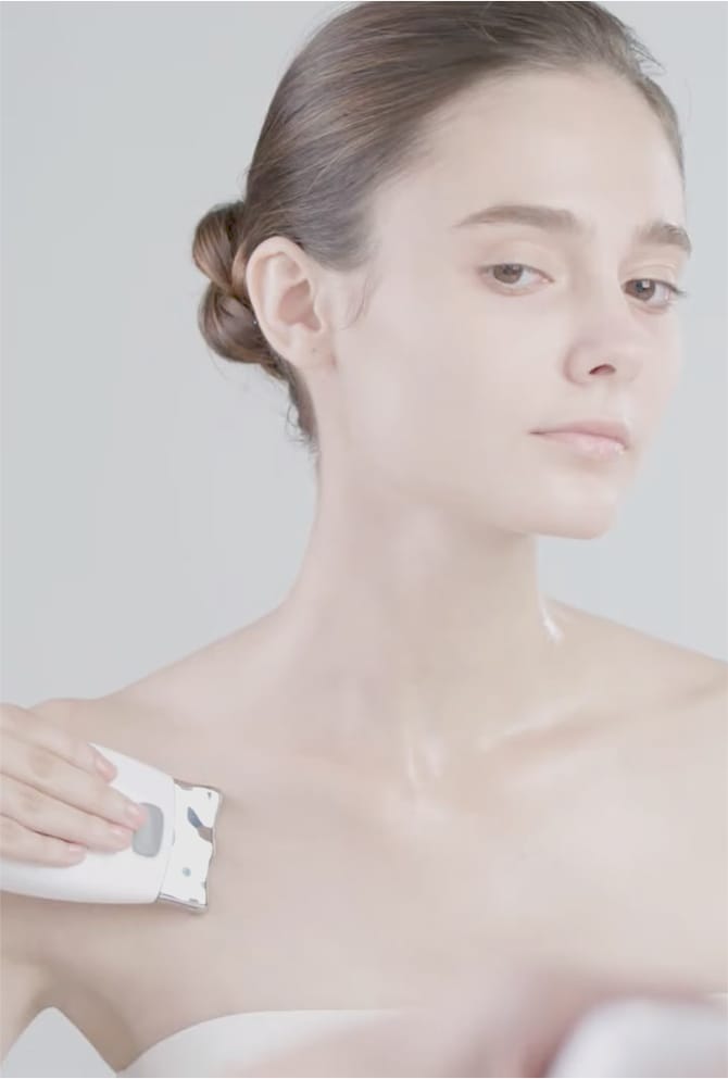 HOW TO USE - ageLOC GALVANIC SPA NECK AND DECOLLETE CARE